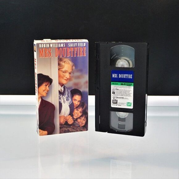 Mrs. Doubtfire VHS Tape 1993 Movie Robin Williams Sally Field - Picture 2 of 4